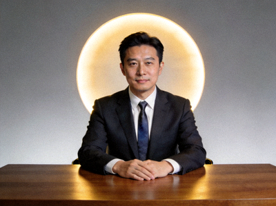 开云首席技术官赵子昂身着正装的职业肖像照片